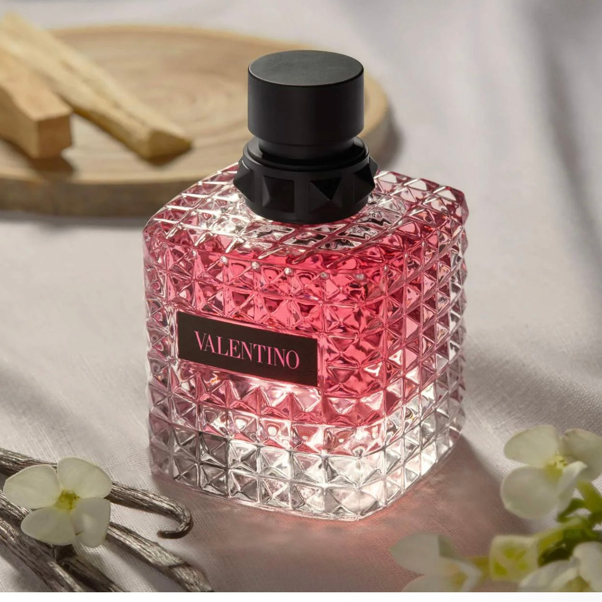 Donna Born In Roma Eau de Parfum with Bourbon
Vanilla & Jasmine (100ml)