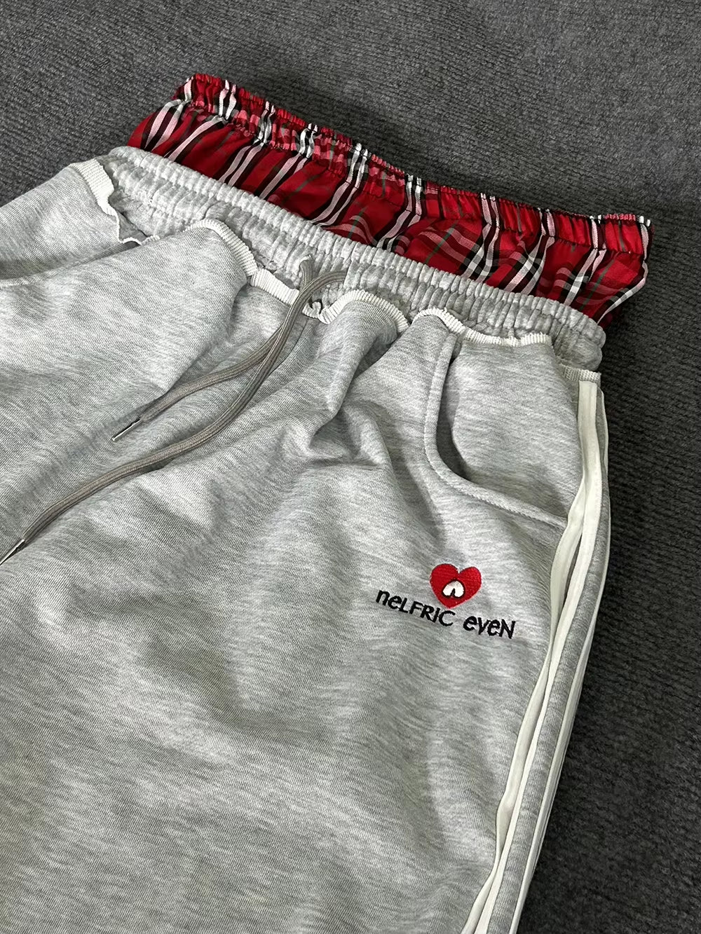 American Retro College Style Loose Fit Two-Piece Set with Double Waist Head Fake Bathroom Pants for Sports Leisure Fashion